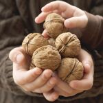 Una vez identificado el alimento alérgeno, hay que evitar su consumo y el de sus derivados / Foto: Gtres