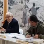 Antonio Gamoneda, junto a Khalid Raissouni, su traductor al árabe