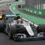 Lewis Hamilton, durante los entrenamientos en el Gran Premio de Fórmula Uno de Brasil en Sao Paulo (Brasil).