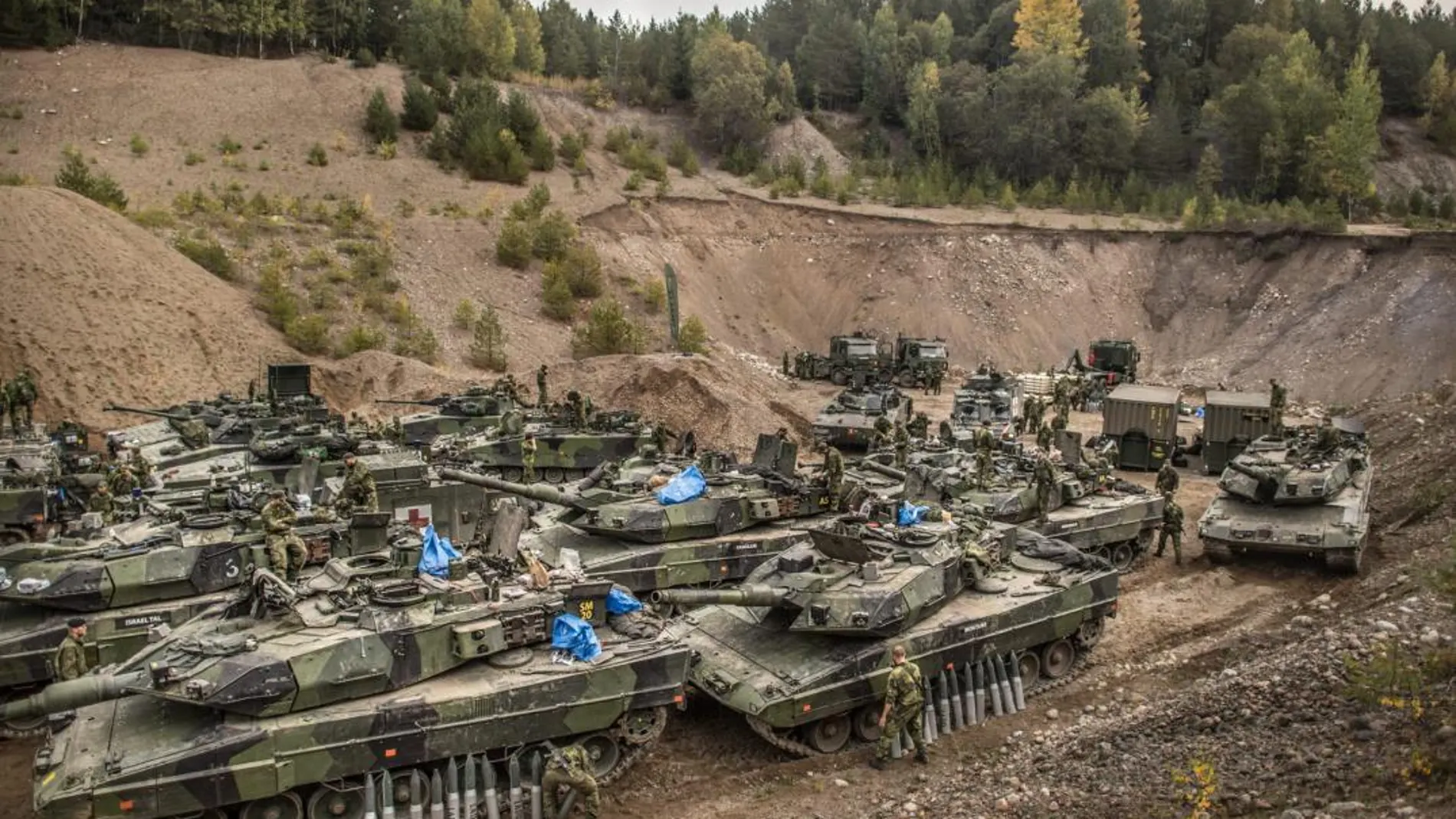 Carros de combate suecos durante unas maniobras. Bezav Mahmod/Försvarsmakten