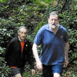 Como cada día, el ex presidente del Gobierno madrugó para hacer senderismo junto al marido de Ana Pastor, José Benito Suárez, en la Ruta da Pedra e da Agua/ I. ABELLA