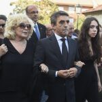 Victorino Martín hijo, junto a su familia, ayer, en Galapagar
