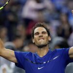 Rafael Nadal celebra la victoria ante el croata.