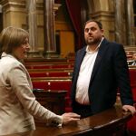 La presidenta del Parlament Carme Forcadell, junto al vicepresidente del Govern y conseller de Economía, Oriol Junqueras