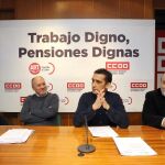 Faustino Temprano y Vicente Andrés junto con los responsables de la Federación de Jubilados de UGT y CC OO, Antonio Díez y Pablo Zalama