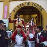 Juan José Padilla y el francés Sebastián Castella salen a hombros tras el festejo taurino de la Feria de San Lorenzo que se celebró hoy en Huesca