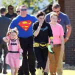 Los superhéroes despiden al pequeño Jacob Hall