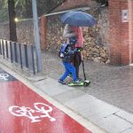 Los carriles bici provocan molestias en las salidas de los colegios en muchas zonas de Barcelona