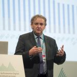 El Director Adjunto de la Dirección de Ciencia, Tecnología e Innovación de la OCDE, Dirk Pilat , durante el 31 «Encuentro de la Economía Digital y las Telecomunicaciones