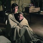 Ana Ribera (Paula Echevarría), junto a su hijo Alberto (Aitor Calderón)