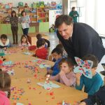 El alcalde, Carlos García Carbayo, visita el centro «El Charro»
