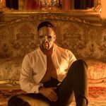 Mario Casas usa máscaras inspiradas en la lucha libre mexicana en la serie
