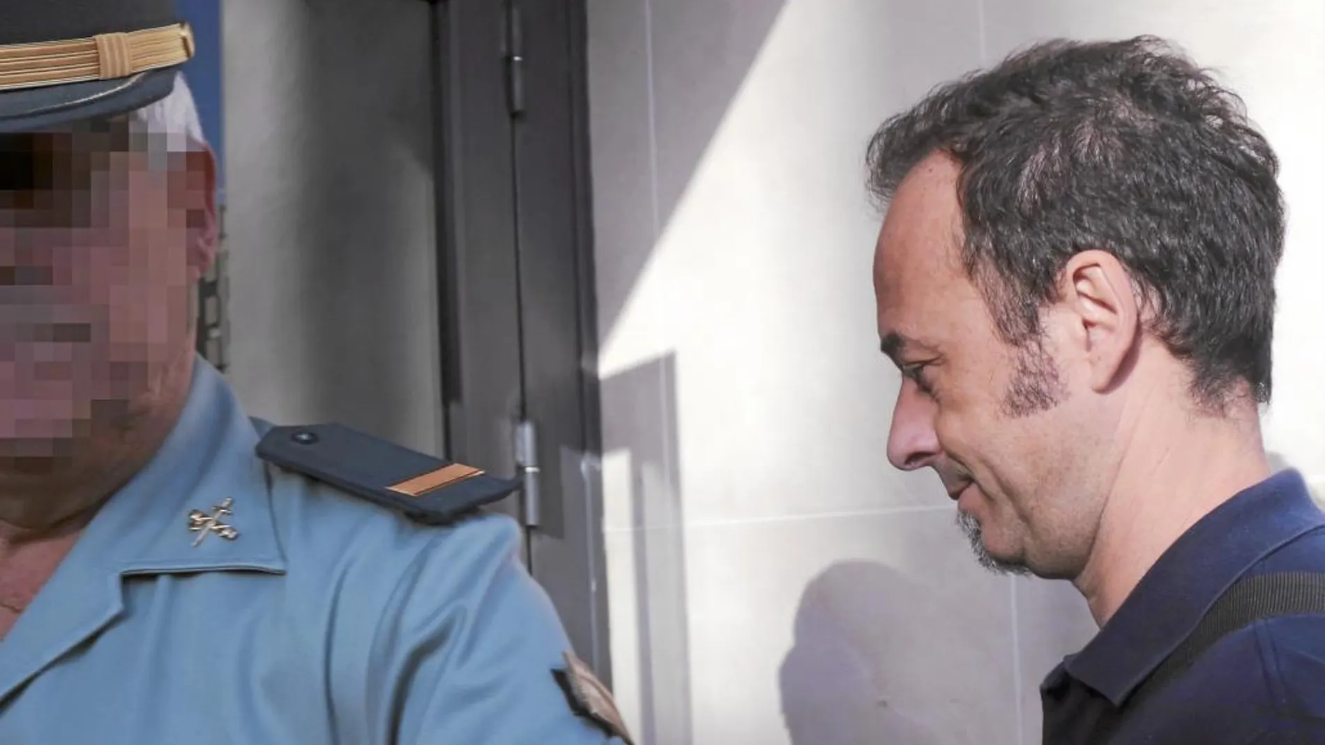 Francesco Arcuri acudió ayer a los juzgados de Granada acompañado de su procuradora y de su abogado