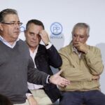 El nuevo ministro del Interior, Juan Ignacio Zoido, durante su intervención hoy en la clausura de la Intermunicipal que celebra el el PP en Alcalá de Guadaira