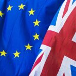 Banderas de la Unión Europea y del Reino Unido