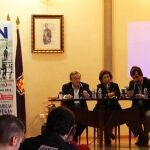 Imagen de la presentación de la Feria de San Lucas con el empresario Juan Bajo, Cristina Nestares, concejal de Cultura del Ayuntamiento, y el también empresario Víctor de la Serna