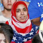 Una votante demócrata durante un acto electoral celebrado el sábado en Miami (Florida)