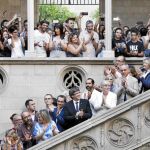 El presidente de la Generalitat, Carles Puigdemont, recibió ayer en el Palau a los representantes de la comunidad educativa dispuestos a abrir colegios el domingo