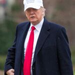 Donald Trump, a su regreso a la Casa Blanca tras asistir a un acto celebrado en la academia del FBI, en Washington