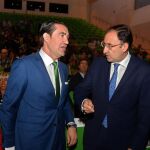 El consejero de Fomento, Juan Carlos Suárez-Quiñones, y el presidente de la FRMP, Alfonso Polanco, en la jornada celebrada en Burgos / Ricardo Ordóñez/Ical