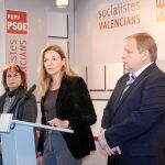 El portavoz de la Diputación, José Manuel Orengo, la representante de la FVMP, Conxa García, y la alcaldesa de Picassent, Concha Andrés