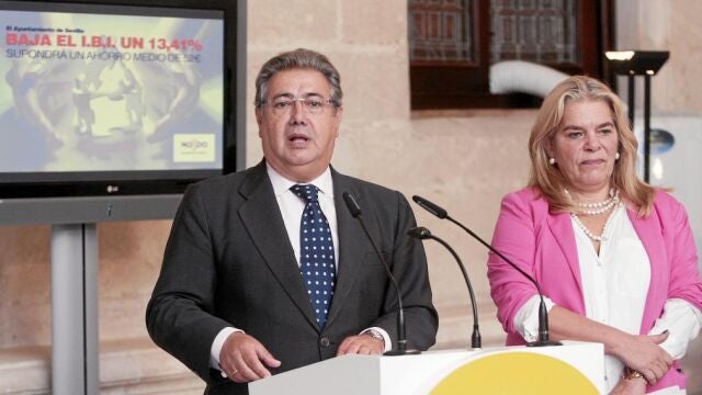 Juan Ignacio Zoido presentó las ordenanzas fiscales para 2014 junto a la delegada de Hacienda, Asunción Fley