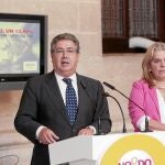 Juan Ignacio Zoido presentó las ordenanzas fiscales para 2014 junto a la delegada de Hacienda, Asunción Fley