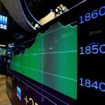 Una pantalla muestra los avances del Dow Jones