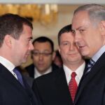 Dmitry Medvedev y Benjamin Netanyahu, durante un encuentro en Moscú en 2010