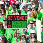 Un momento de la manifestación de interinos que recorrió ayer el centro de Sevilla