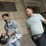 Jesús Escudero (i) y José Ángel Prenda, dos de los cinco integrantes de "La Manada"