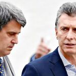 El ya ex ministro de Hacienda, Alfonso Prat-Gay, junto al presidente Mauricio Macri, en una foto de archivo