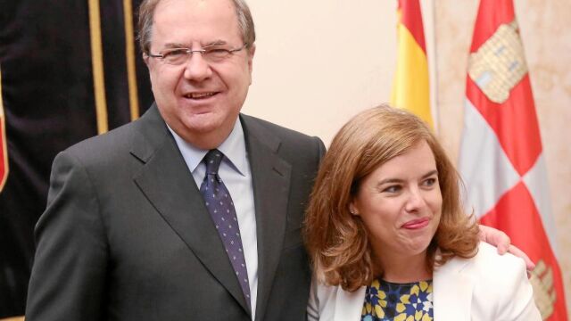 Herrera y Sáenz de Santamaría, durante la toma de posesión del primero como presidente de la Junta