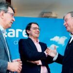 Fernández Mañueco conversa animadamente con Antonio Silván y Juan Martínez Majo poco antes del inicio del foro