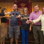 «Amaral», Ajenjo, Raquel González, Enrique Pascual y Azucena Esteban brindan por la Fiesta de la Vendimia