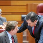 El socialista Fernández Cardo conversa con el 'popular' García-Prieto