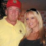 Trump con Stephanie Clifford en una foto de archivo