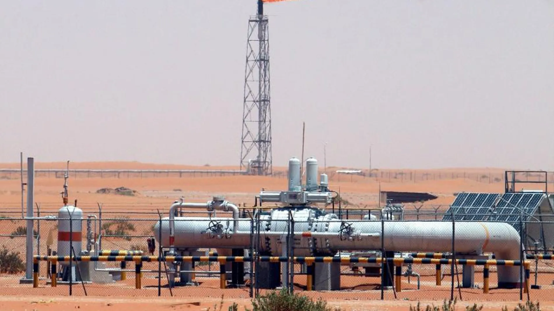 Campo petrolero cerca a Riad