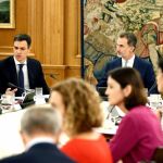 El Rey Felipe VI, junto al presidente del Gobierno, Pedro Sánchez, durante la reunión del Consejo de Seguridad Nacional que tuvo lugar el pasado lunes en el Palacio de la Zarzuela de Madrid / Efe