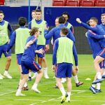Los jugadores cambiaron de escenario, se entrenaron ayer en el Metropolitano y luego se concentraron en el hotel habitual