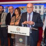 Jesús Julio Carnero junto a los portavoces de los Grupos en el tradicional encuentro de Navidad