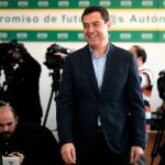 El candidato del PP a la Presidencia de la Junta, Juanma Moreno, mantuvo un encuentro ayer con la dirección de ATA en Córdoba (Foto: Efe)