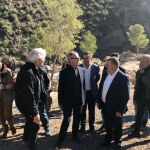 El ministro José Guirao durante su visita al yacimiento de La Bastida, junto a los responsables del proyecto, el delegado del Gobierno, Diego Conesa y la consejera de Cultura, Míriam Guardiola. La Razón