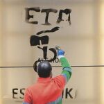 ETA asume no haber logrado sus objetivos y vuelve a clasificar a las víctimas