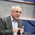 Rafael Simancas, portavoz de Empleo en el Grupo Parlamentario Socialista, durante la rueda de prensa que ha dado hoy en el Congreso para exponer la posición de su grupo sobre pensiones y reforma laboral
