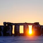 Las piedras de Stonehenge, durante un amanecer / Reuters