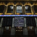 El IBEX 35, principal indicador de la Bolsa española, opta por las ganancias tras la apertura y rebota un 0,45 %,