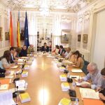 La Junta de Síndics se reunió ayer para conocer el criterio de la Mesa tras oír a los servicios jurídicos de la Cámara