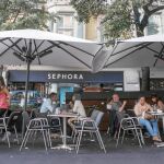El Gremio de Restauración y la oposición municipal quieren más flexibilidad en la normativa de las terrazas barcelonesas.