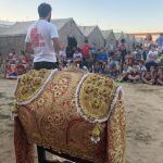 Rafael Serna ante los más pequeños de Aldea del Rocío
